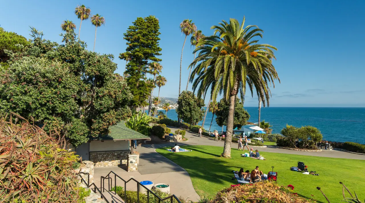 Heisler Park cliff lawns and ocean overlooks in Laguna Beach, a top free outdoor stop in Orange County