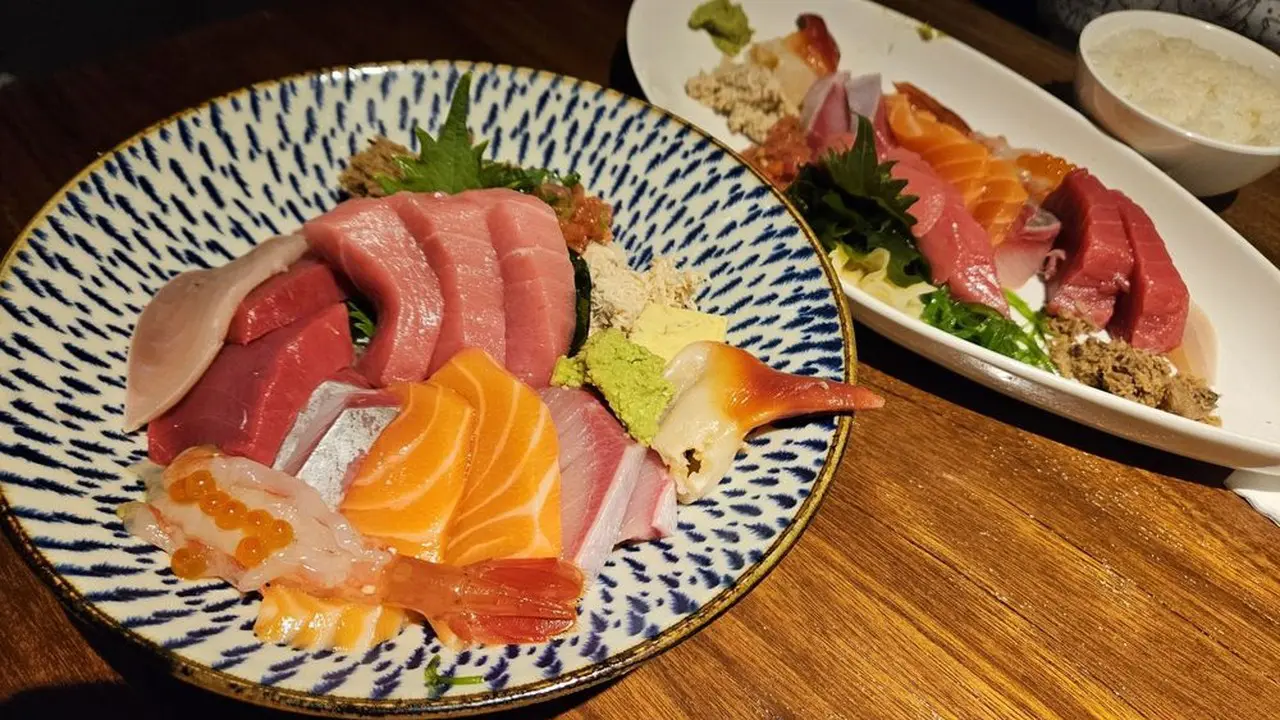 Assorted sashimi platter at Ootoro Sushi in Irvine