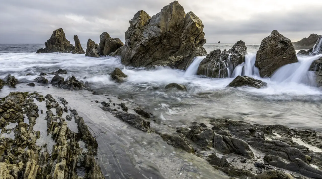 Little Corona del Mar Beach cove and rocks near Newport Beach tide pools, a free family activity in Orange County